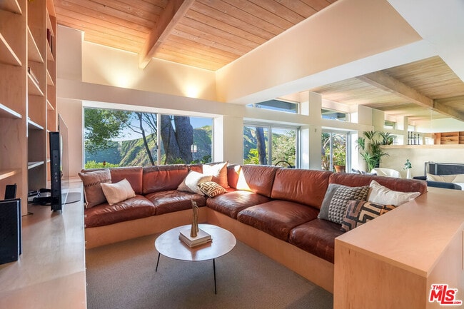 Building Photo - 16798 Charmel Ln