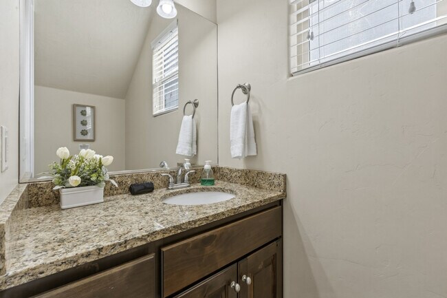 Building Photo - 4221 Torrey Pines Dr