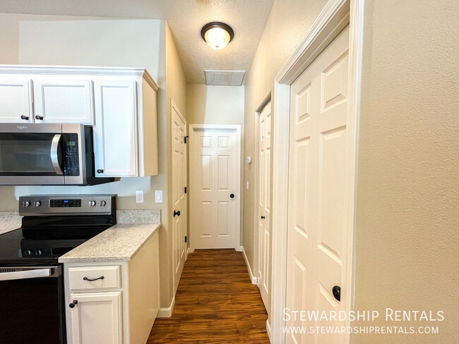 Building Photo - 618 Camden Ln