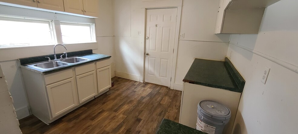 Building Photo - 237 E Donald St