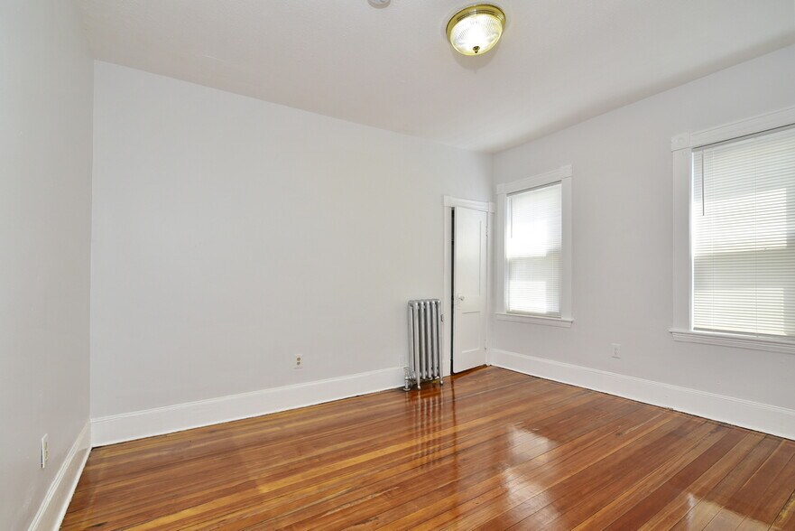 Building Photo - 175 Callender St