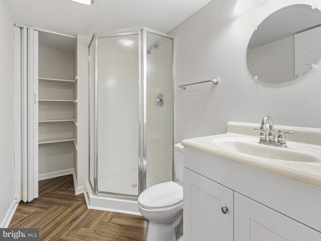 Building Photo - 45370 Barefoot Dr