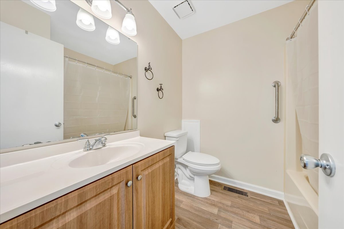 Full Bathroom - 3377 Morning Dove Rd