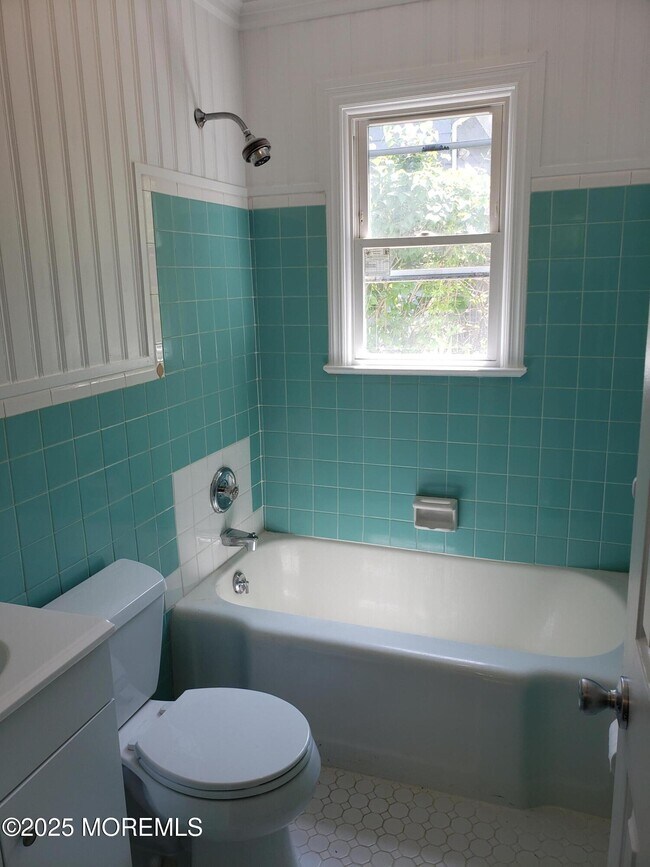 Building Photo - 158 Monmouth Rd