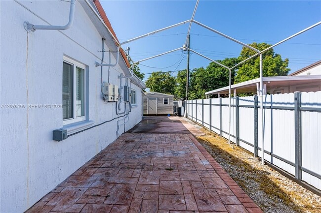 Building Photo - 10310 SW 43rd St
