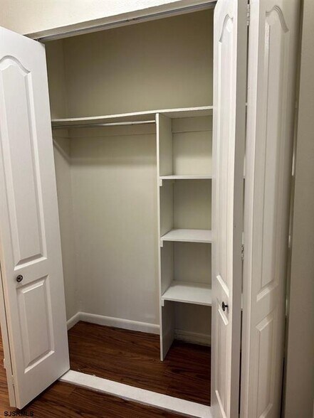 Building Photo - 405 Alpine Ct