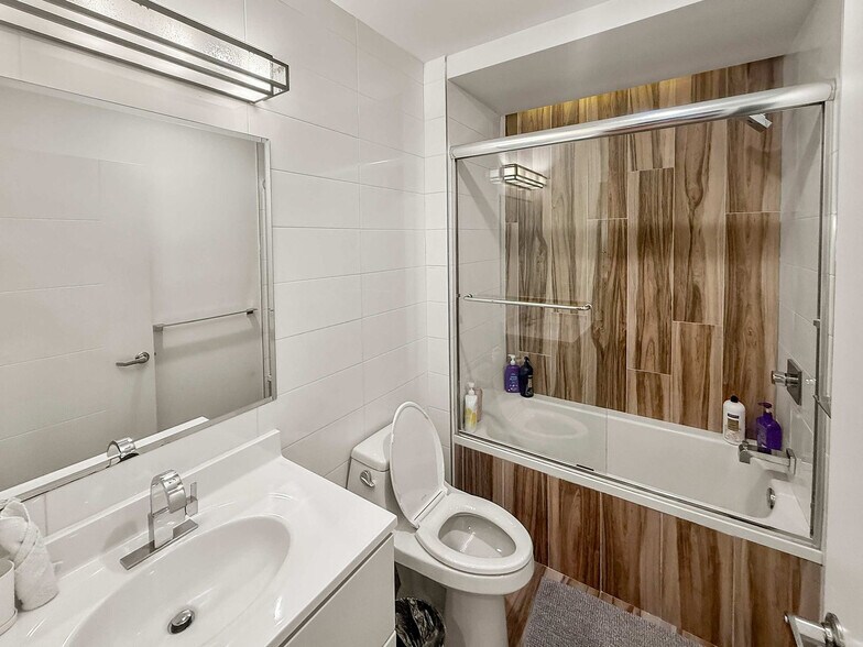 Building Photo - 236 W Thompson St