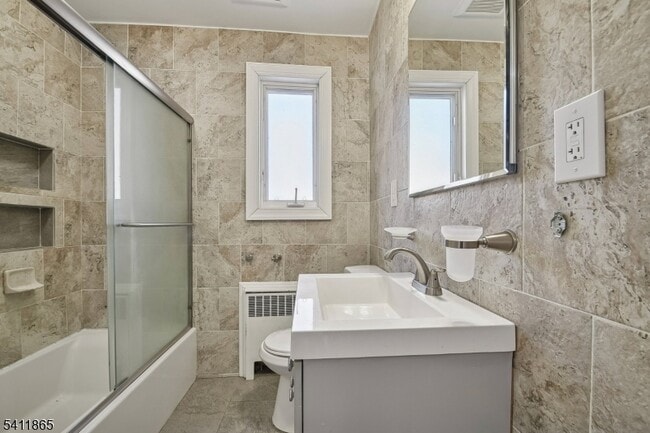 Building Photo - 16 Troy Dr