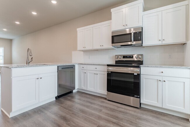 Building Photo - 711 N Honey Locust Bnd