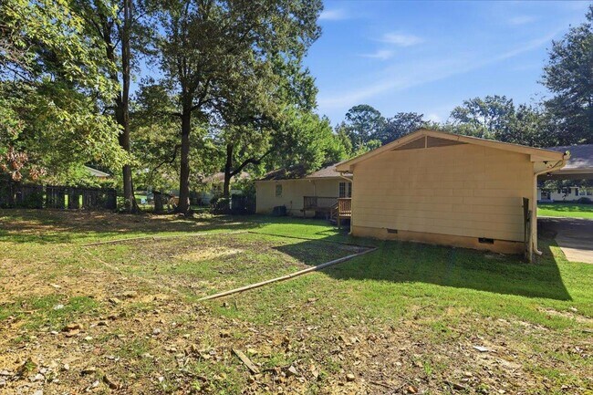 Building Photo - 117 McCree Dr