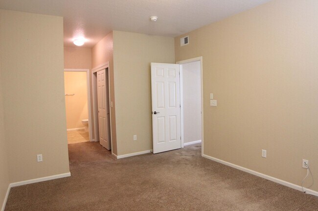 Building Photo - 2107 Grays Peak Dr