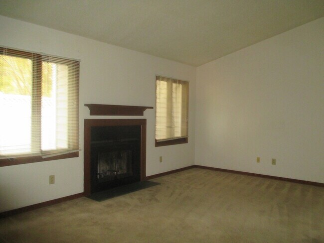 Building Photo - 1554 College Way