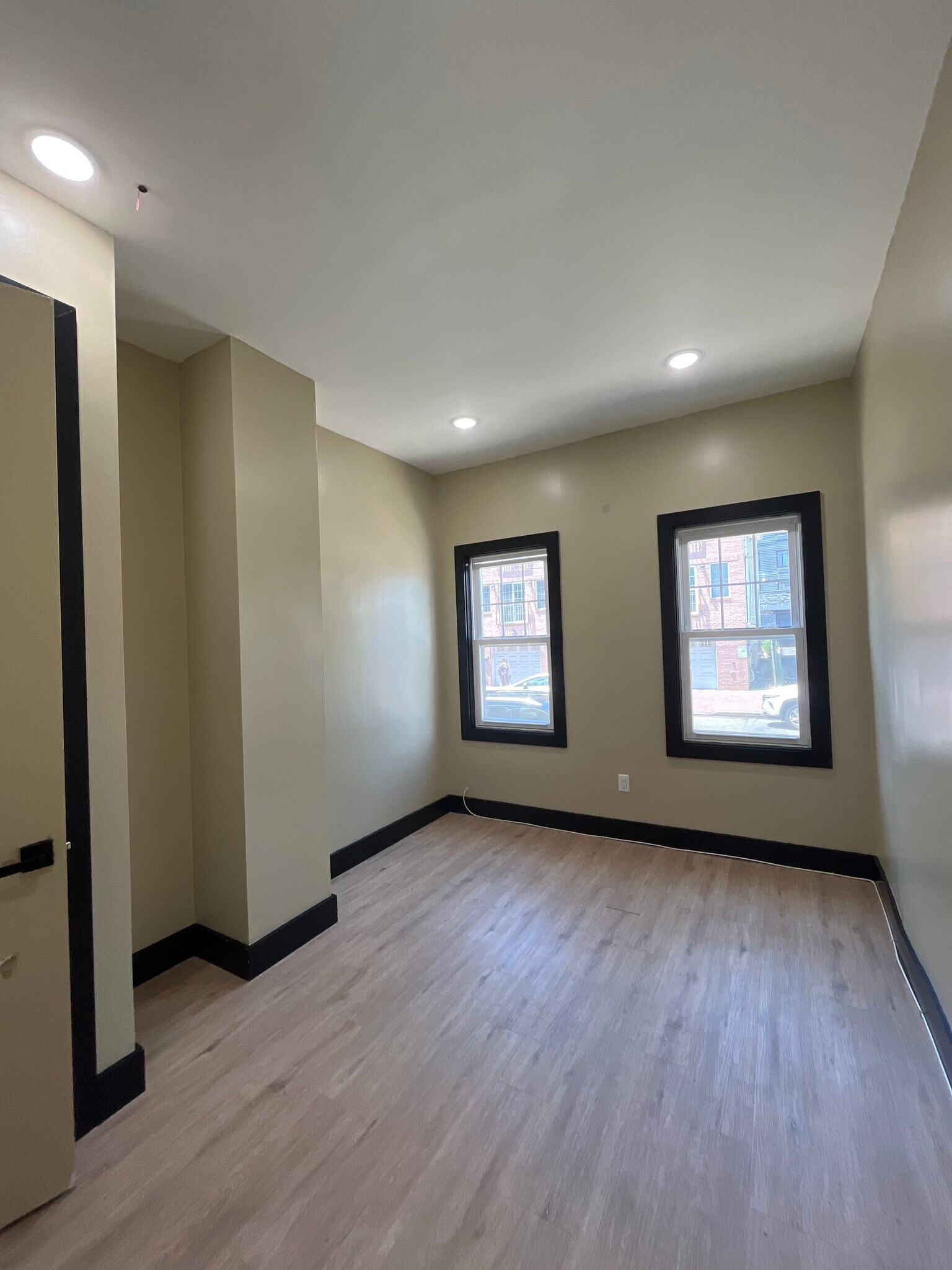 Main bedroom - 948 Westside Ave