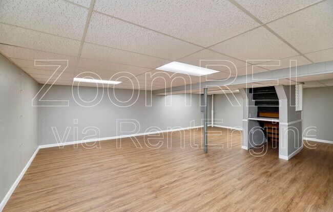 Building Photo - 2400 E Humes Ln