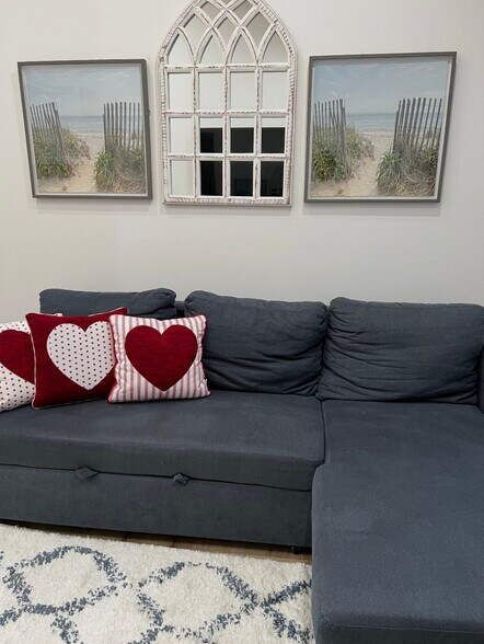 Building Photo - 9528 1/2 Redfern Ave