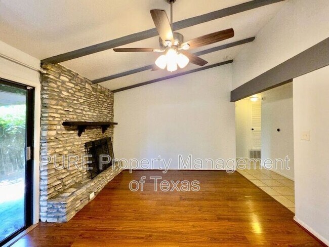 Building Photo - 3000 Lakeside Dr