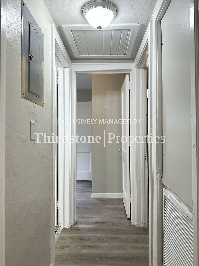 Building Photo - 1979 Brackland St