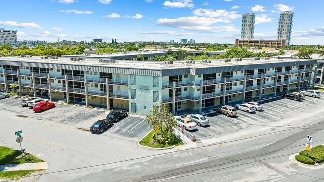 Building Photo - 300 Layne Blvd