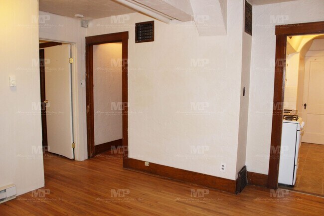 Building Photo - 322 1/2 W Laurel St