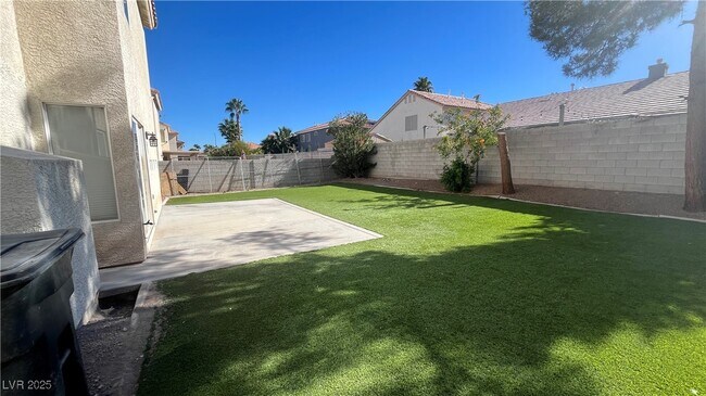 Building Photo - 537 Fiddlehead Ave