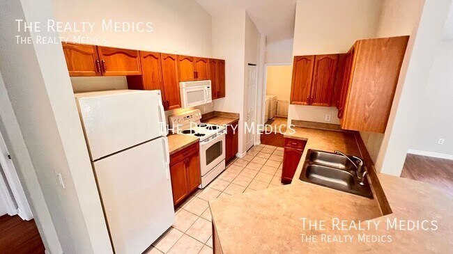 Building Photo - 3658 Oakdale Cir