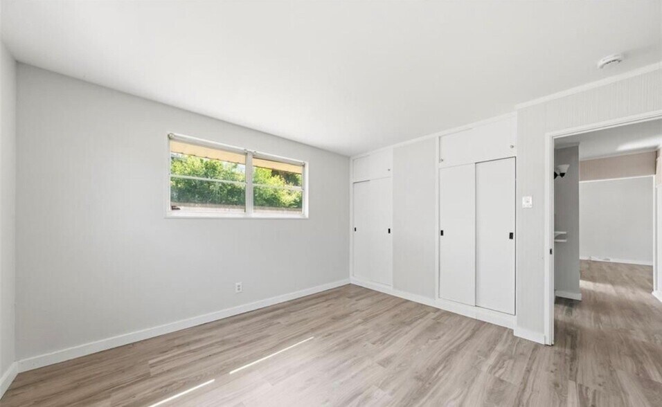 Building Photo - 9828 Omega Dr