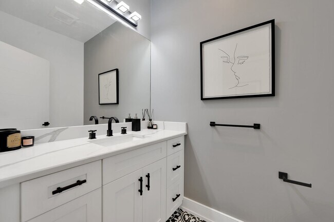 Building Photo - 528 Sagamore Ave