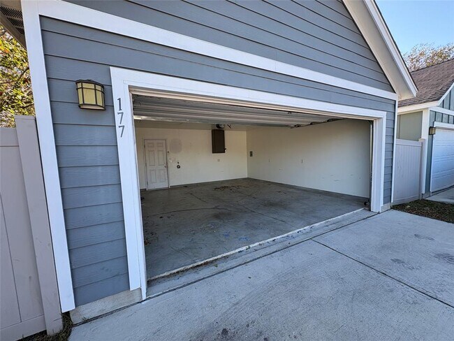 Building Photo - 177 Grace St