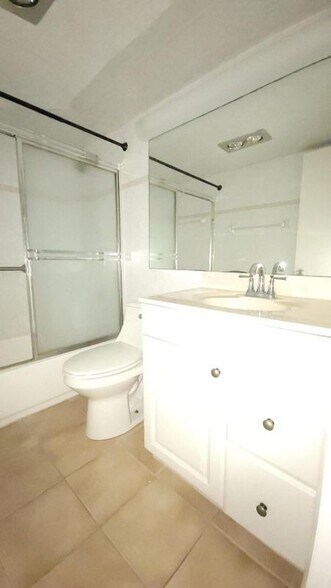 Building Photo - 165 Canterbury G