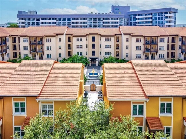 Building Photo - 200 4th Ave S