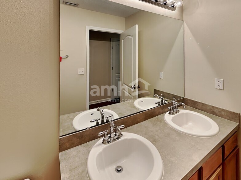 Building Photo - 86718 Cartesian Pointe Dr