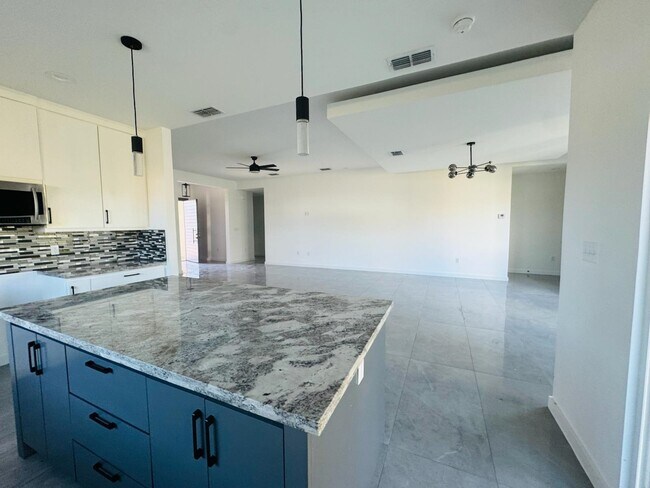 Building Photo - 420 Placido Dr