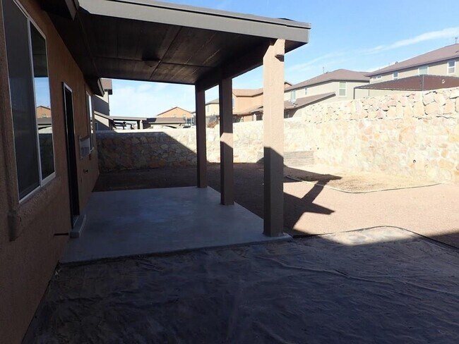 Building Photo - 14389 E Cave Ave