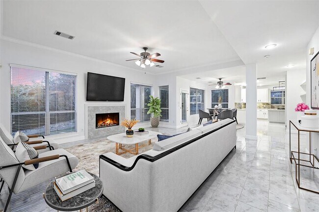 Building Photo - 402 Luna Vista Dr
