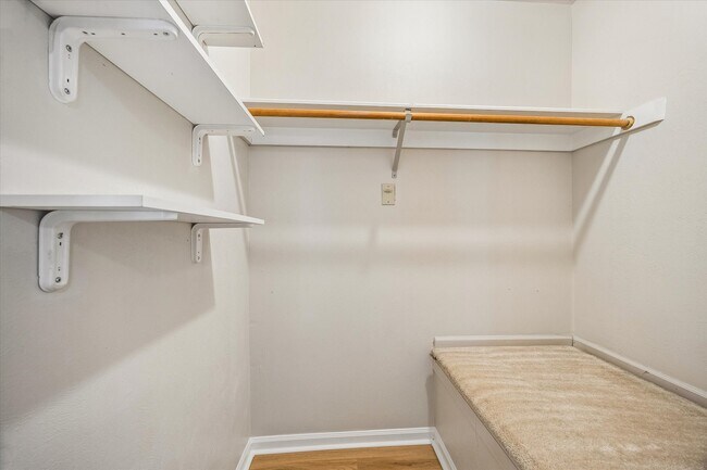 Building Photo - 9806 Gold Cup Way