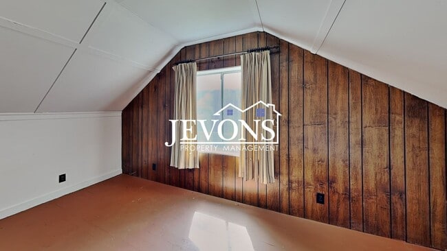 Building Photo - Charming 5-bedroom home near shopping, parks, and University of Puget Sound - Minutes from Cheney...