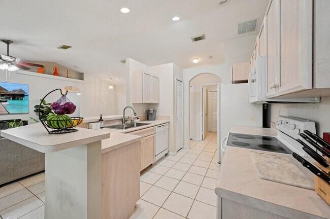 Building Photo - 5920 NW Wolverine Rd