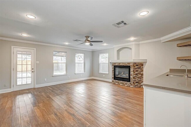 Building Photo - 5611 Nina Lee Ln