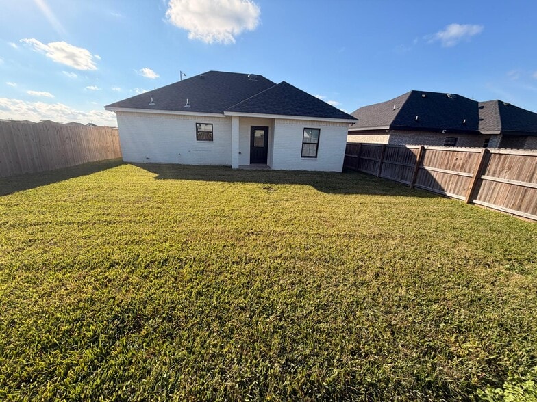 Building Photo - 487 Arboleda Ln