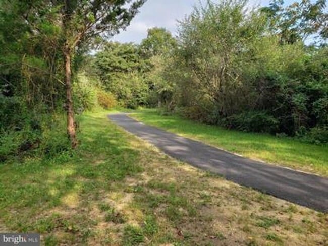 Building Photo - 3 BR/4 BA Townhome - Vineland - Kings Cros...