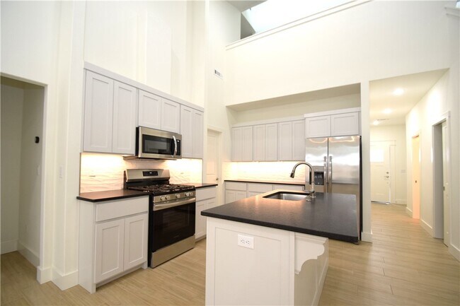 Building Photo - 674 Sun Meadows Loop