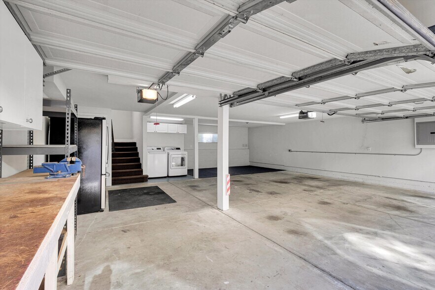 3-car garage - 759 Border Ave