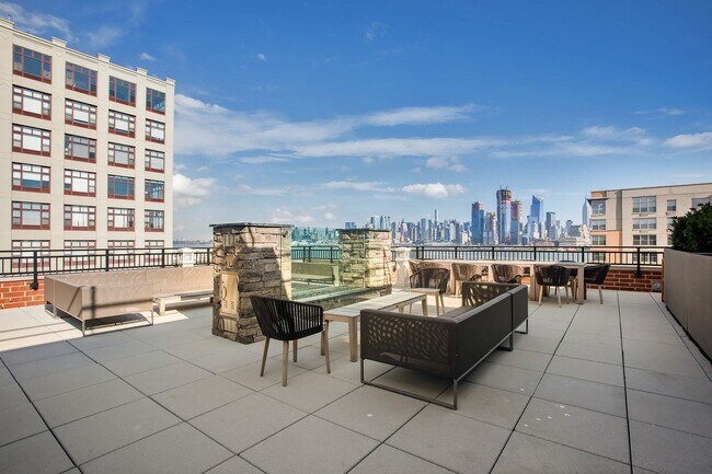 Building Photo - 1400 Hudson St