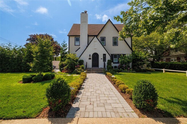 Primary Photo - 2498 Rockville Centre Pkwy