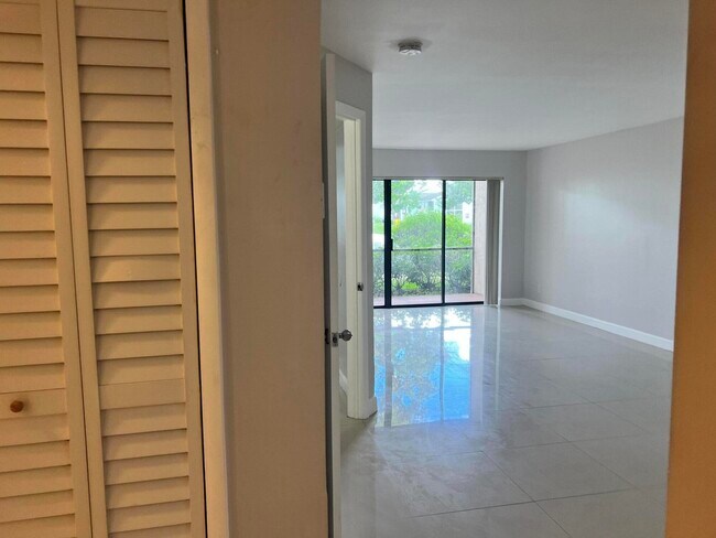 Building Photo - 8789 NW 39th St