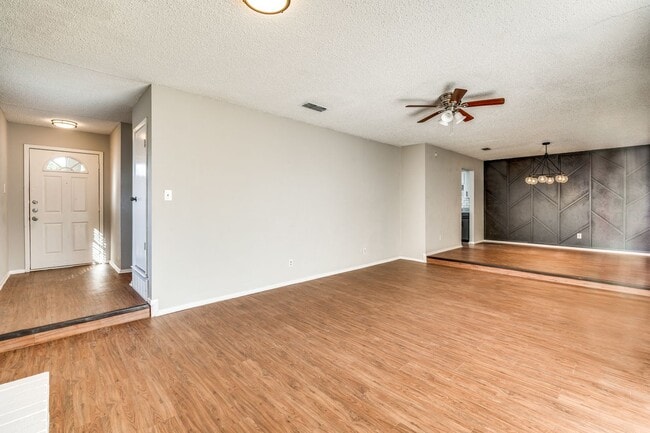 Building Photo - 8838 Hidden Hill Dr