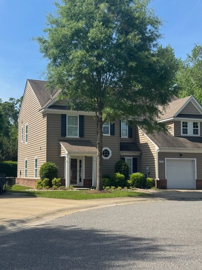 Primary Photo - Beautifully Maintained 3-Bedroom Townhome ...