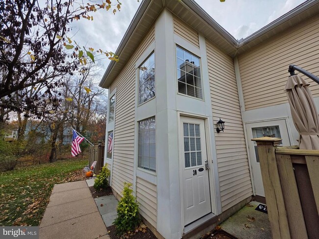 Building Photo - 30 Brookside Ct