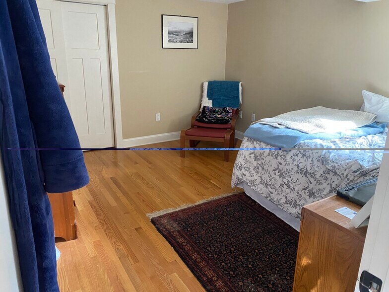 Building Photo - 28 Dove St