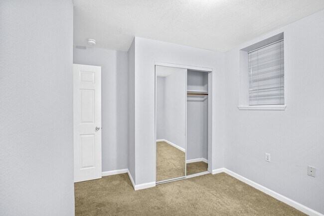 Building Photo - 5200